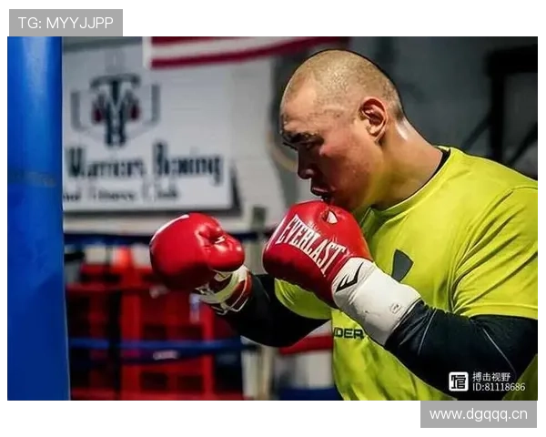 富里这生活跟拳台上判若两人，谁能想到冠军也会翻车在家里？